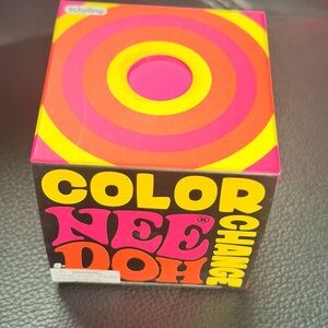 COLOR NEEDOH Color Changing ball
